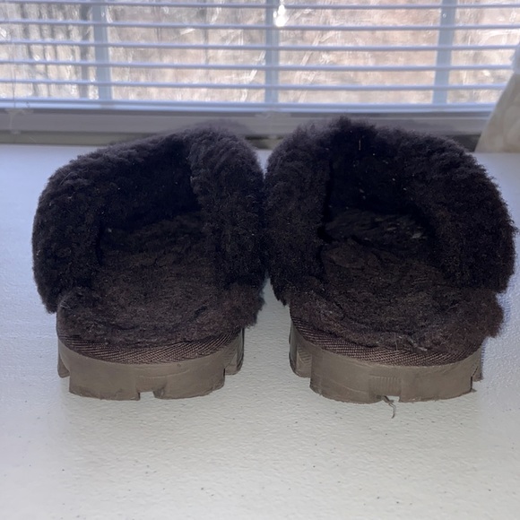 ✨OFFERS WELCOME ✨ Chocolate Brown UGG slippers!! - Picture 4 of 6